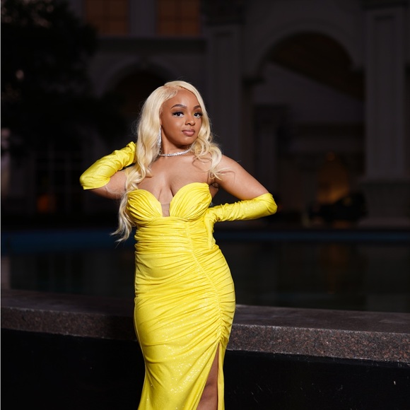 Prom - Picture 3 of 4